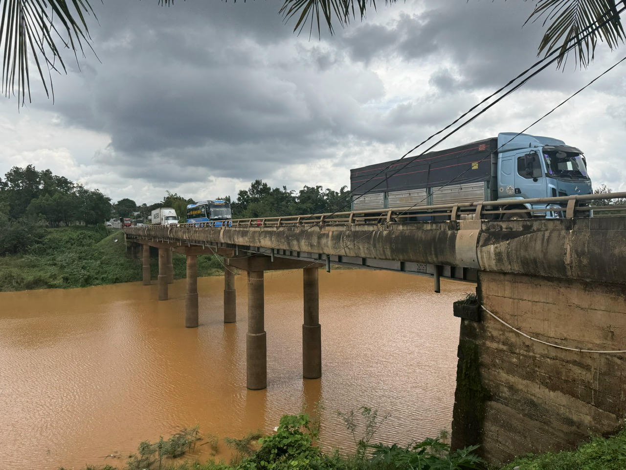 Cầu 38 nằm trên con đường huyết mạch Quốc lộ 14. (Ảnh trong bài: UBND xã Nghĩa Trung cung cấp)