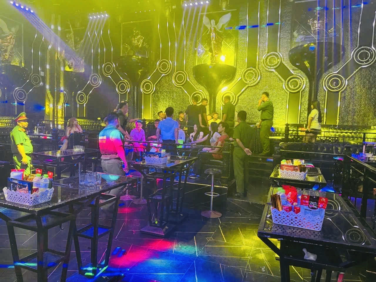 Công an đặc khu Cát Hải kiểm tra các cơ sở kinh doanh có điều kiện về an ninh, trật tự và dịch vụ nhạy cảm. 