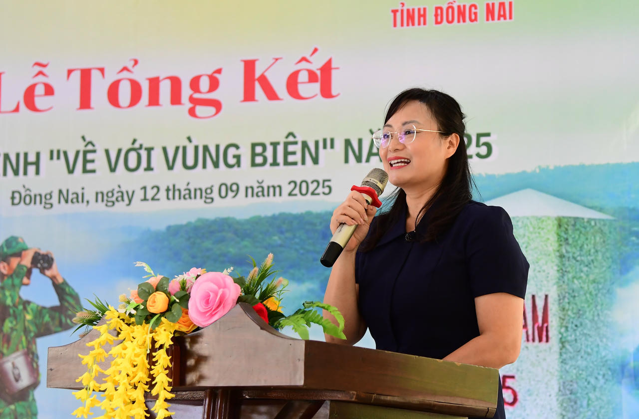 Đồng chí Vũ Hồng Thuý – Phó tổng Biên tập báo Pháp luật Việt Nam dự và phát biểu khai mạc.