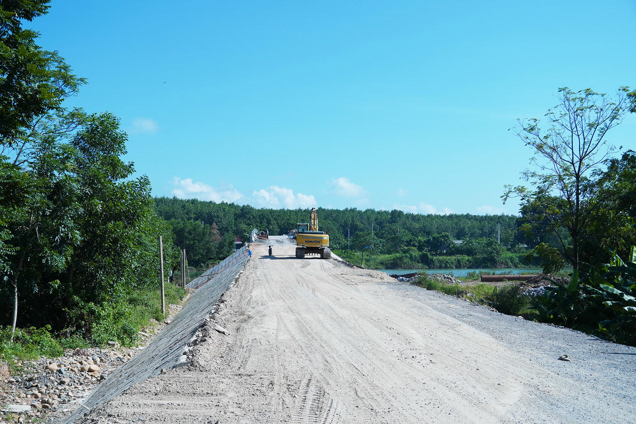 Thi công các hạng mục trong gói thầu xây dựng Đường giao thông liên huyện Gio Linh - Cam Lộ (cũ).