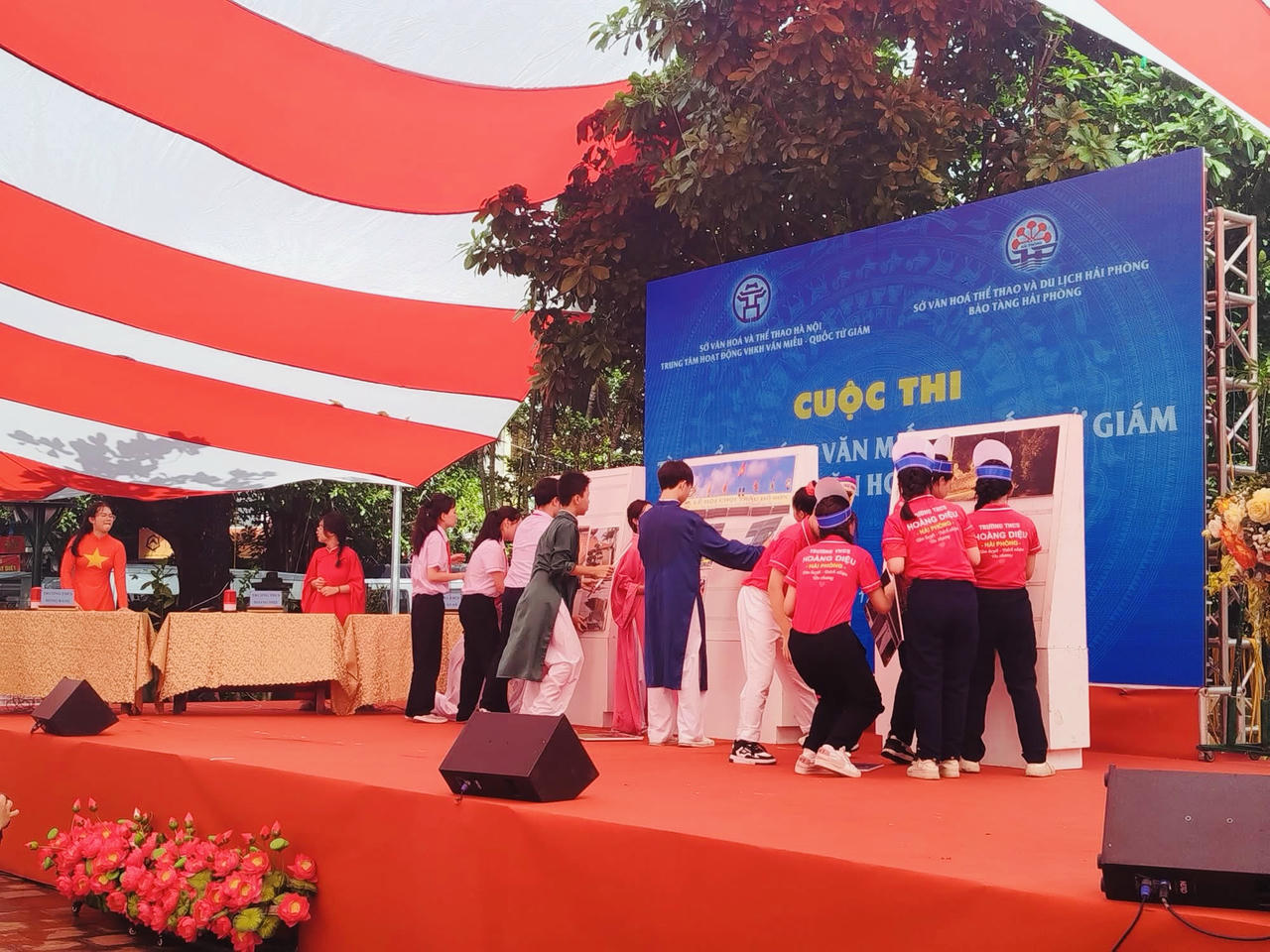 Các đội thi trải qua các phần thi