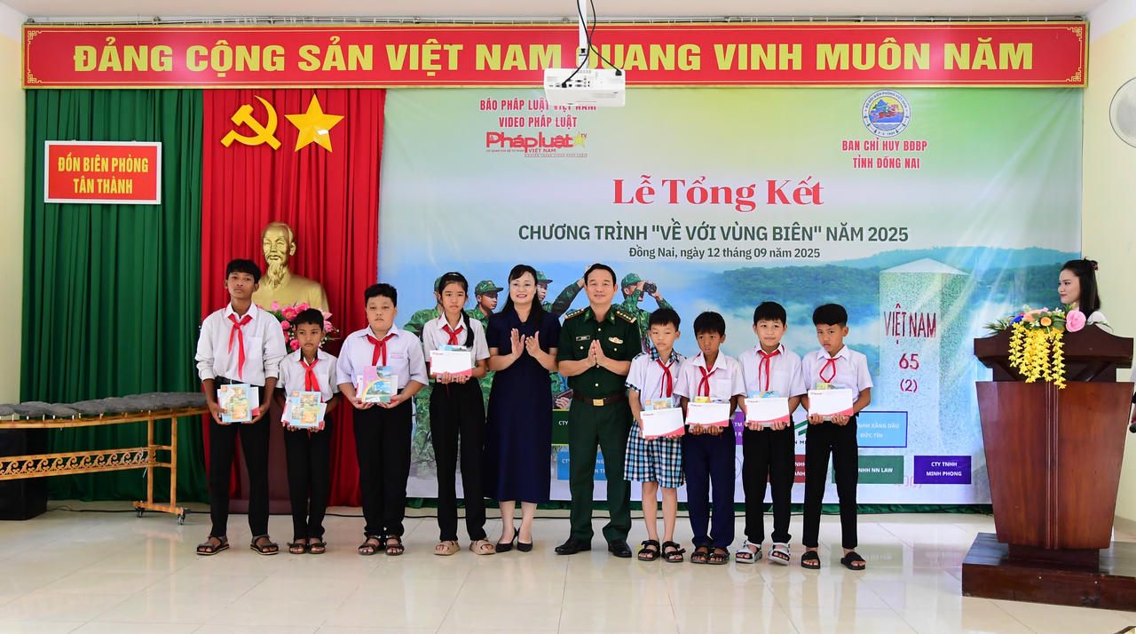 BTC trao học bổng cho các em học sinh có hoàn cảnh khó khăn, vượt khó học giỏi