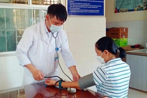 Luân chuyển ít nhất 1.000 bác sĩ/năm về trạm y tế xã