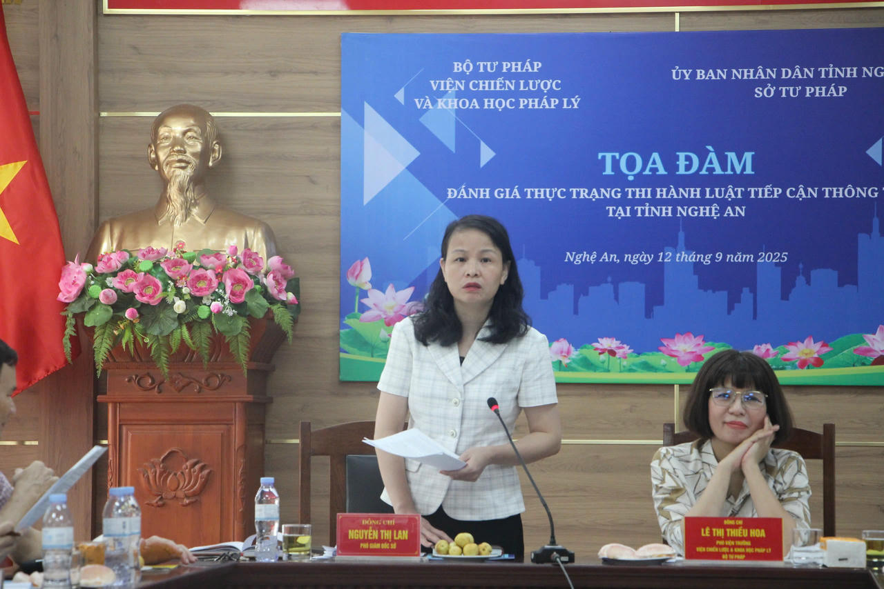 Phó Giám đốc Sở Tư pháp Nghệ An - bà Nguyễn Thị Lan phát biểu tại tọa đàm.