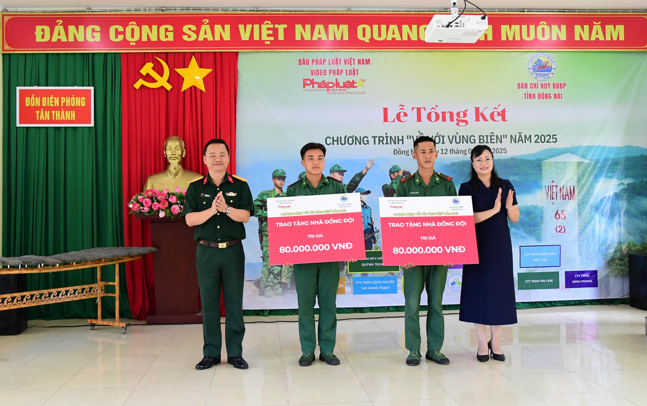 BTC trao tặng 2 căn nhà đồng đội