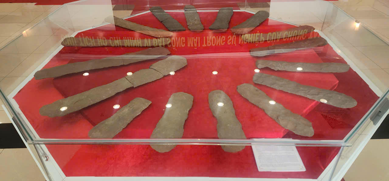 Đàn đá Đắk Sơn.