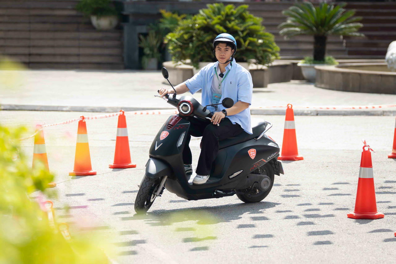 Khi phụ huynh và Gen Z đồng lòng 'lên đời' xe máy điện VinFast