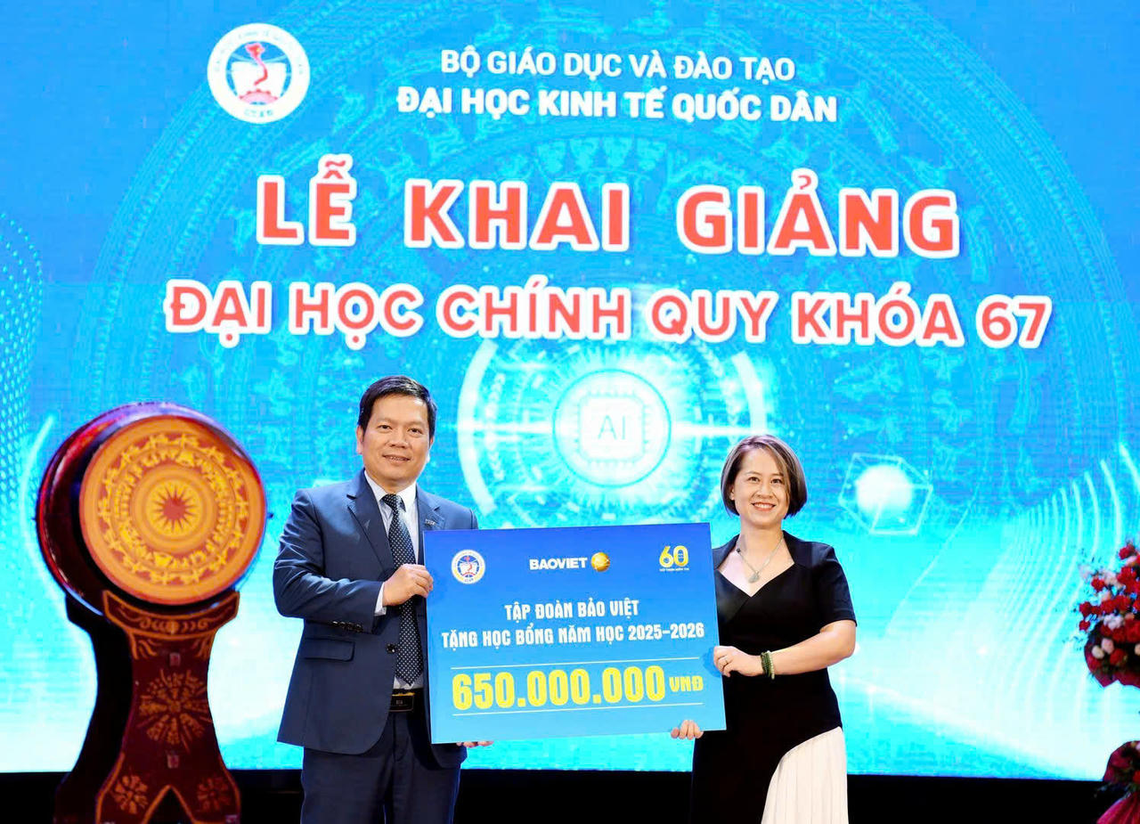 Bảo Việt dành hơn 8 tỷ đồng trao Quỹ học bổng “Bảo Việt - Niềm tin thắp sáng tương lai”