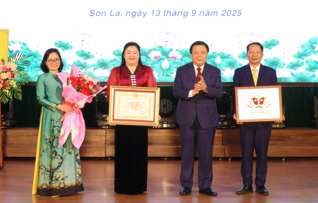 Công nhận Trường Chính trị tỉnh Sơn La đạt chuẩn mức độ 1