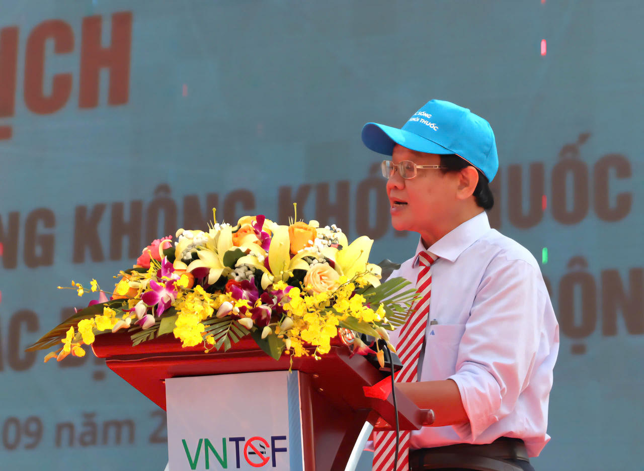 BS.CKII Nguyễn Đình Thoan, Phó giám đốc Sở Y tế tỉnh Khánh Hòa nhấn mạnh vai trò của toàn xã hội trong xây dựng môi trường không khói thuốc tại lễ phát động ở Nha Trang.