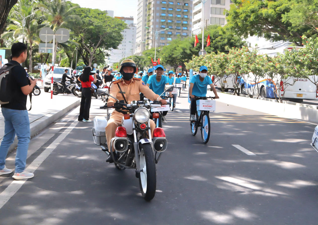 Lan tỏa thông điệp 'môi trường không khói thuốc' từ Nha Trang đến cả nước