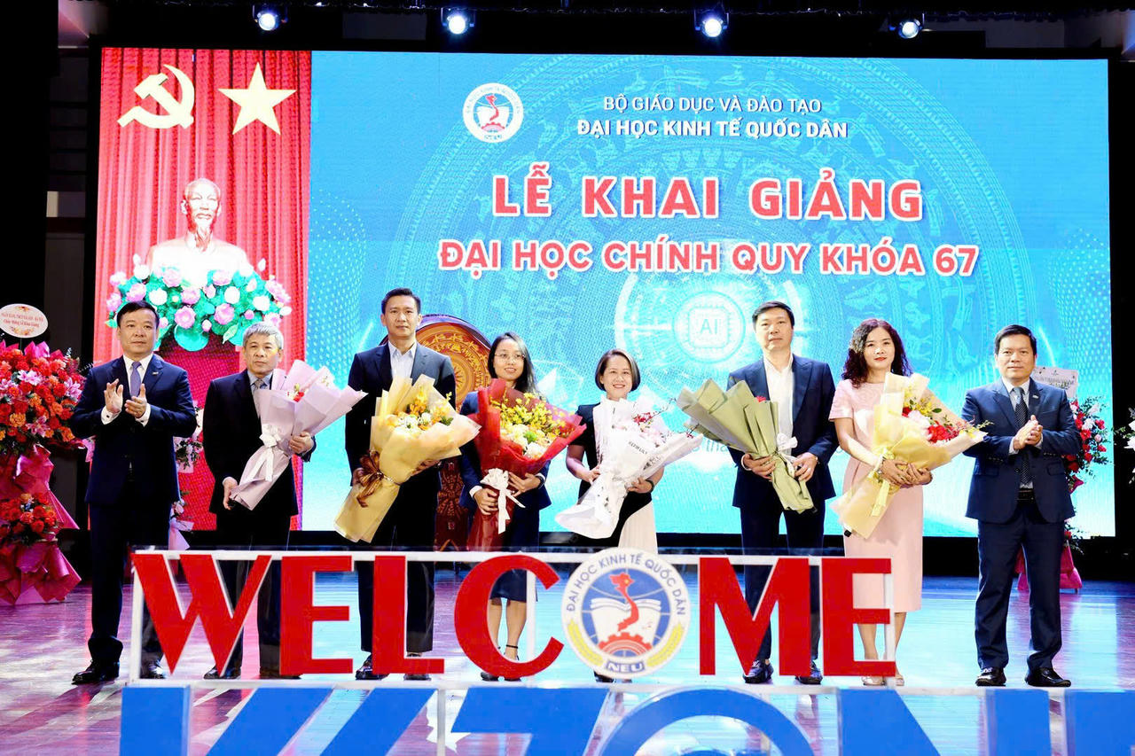 Bảo Việt dành hơn 8 tỷ đồng trao Quỹ học bổng “Bảo Việt - Niềm tin thắp sáng tương lai”