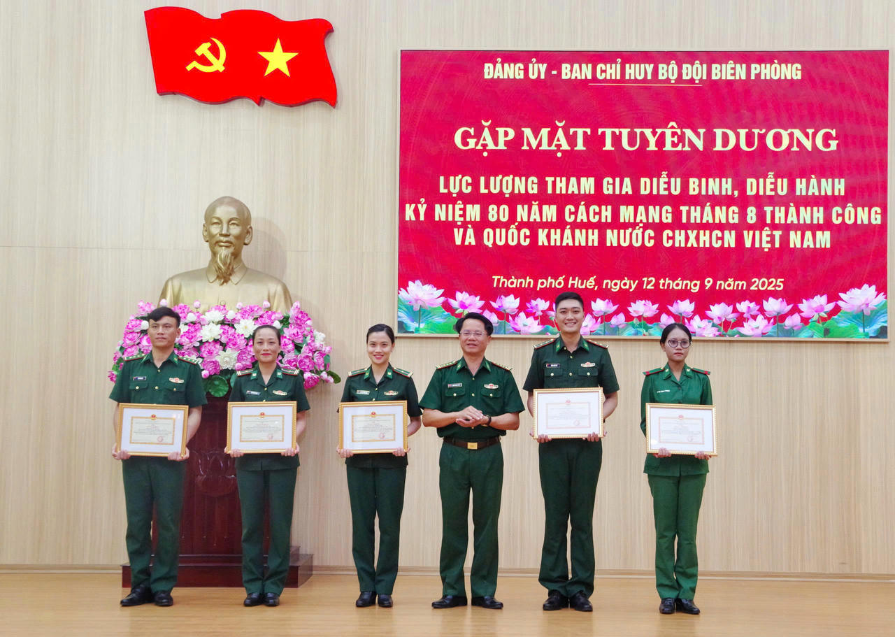 TP Huế: Tuyên dương lực lượng tham gia diễu binh, diễu hành