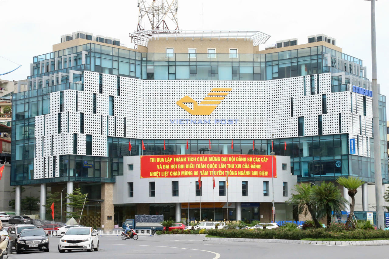 Đại hội đại biểu Đảng bộ tỉnh Quảng Ninh lần thứ XVI với chủ đề: "Dưới lá cờ vẻ vang của Đảng, chung sức, đồng lòng, quyết tâm thực hiện thắng lợi các mục tiêu phát triển đến năm 2030, tự tin, vững vàng, tiến mạnh trong kỷ nguyên vươn mình của dân tộc, xây dựng Quảng Ninh giàu mạnh, văn minh, hiện đại, hạnh phúc, sớm trở thành thành phố trực thuộc Trung ương”