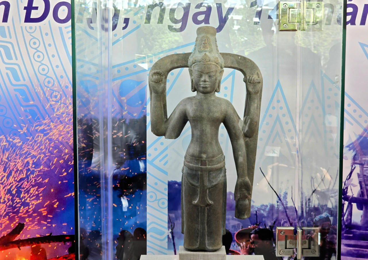 Tượng Avalokitesvara Bắc Bình.