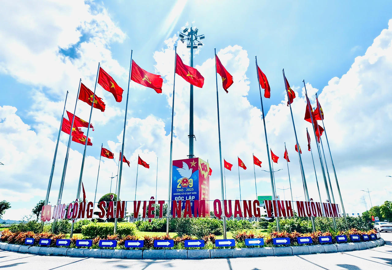 Toàn thể cán bộ, đảng viên và Nhân dân phấn khởi, tin tưởng, hướng về Đại hội đại biểu Đảng bộ tỉnh Quảng Ninh – sự kiện chính trị quan trọng, mở ra chặng đường phát triển mới của tỉnh nhà. 