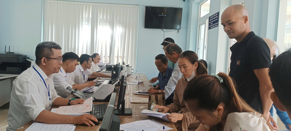 Trung tâm Hành chính công phường Phong Thái tạo thuận lợi cho người dân với dịch vụ công trực tuyến công khai, minh bạch.