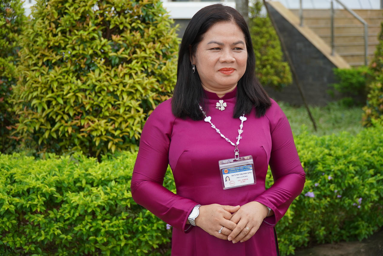 Bà Huỳnh Thị Phượng - Phó Giám đốc Sở Giáo dục và Đào tạo tỉnh Đồng Tháp cho biết ỷ lệ tham gia BHYT của học sinh toàn tỉnh luôn duy trì ở mức trên 99%. Ảnh: Kim Ngân