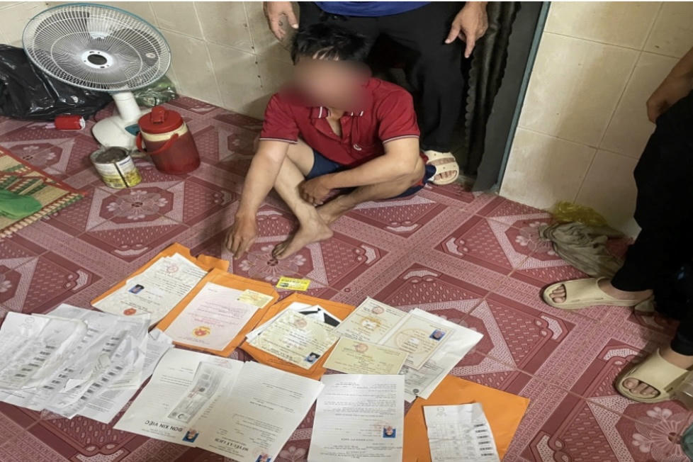 
Đối tượng cùng tang vật thu giữ