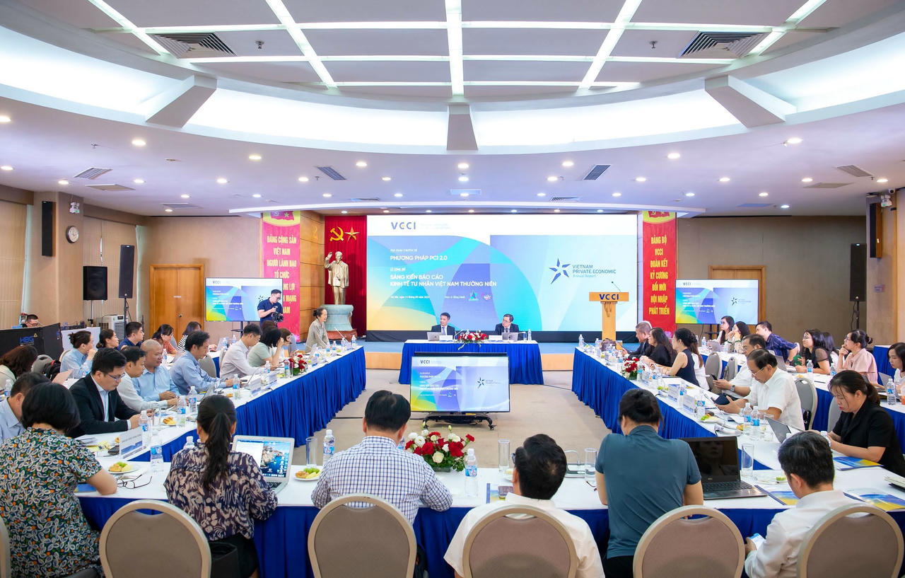 
















Các đại biểu, chuyên
gia kinh tế tham dự tọa đàm chuyên đề phương pháp PCI 2.0 và Lễ Công bố sáng kiến
báo cáo kinh tế tư nhân Việt Nam thường niên.



