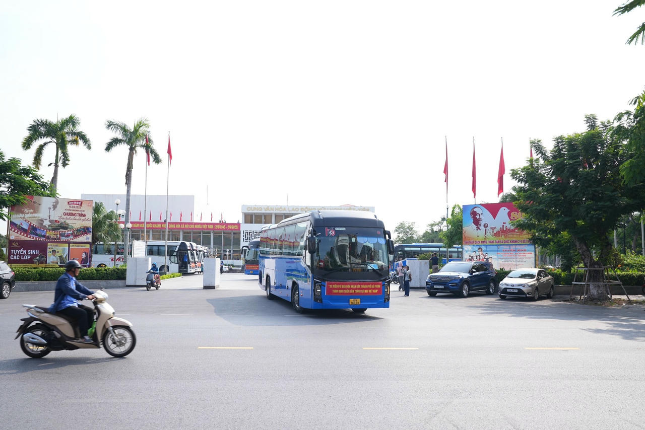 Đã có  230 chuyến xe được bố trí, đưa đón  người dân thành phố Hải Phòng đi tham quan triển lãm