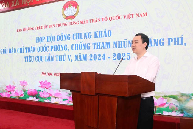 Ông Vũ Văn Tiến - Trưởng ban Tuyên giáo Ủy ban Trung ương Mặt trận Tổ quốc Việt Nam phát biểu tại cuộc họp. Ảnh: Hương Diệp