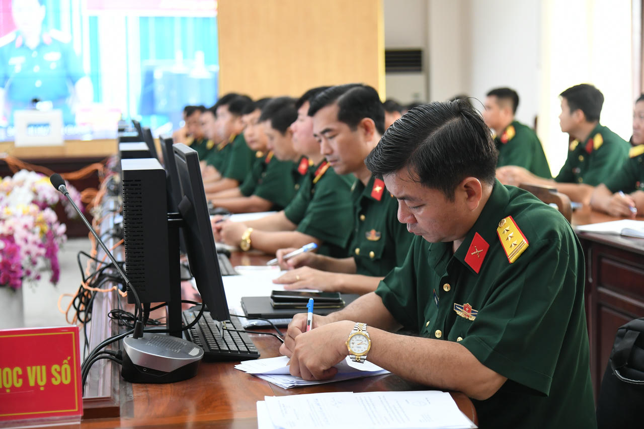 Sĩ quan, quân nhân tỉnh An Giang tham gia buổi tập huấn. Ảnh: Phương Vũ