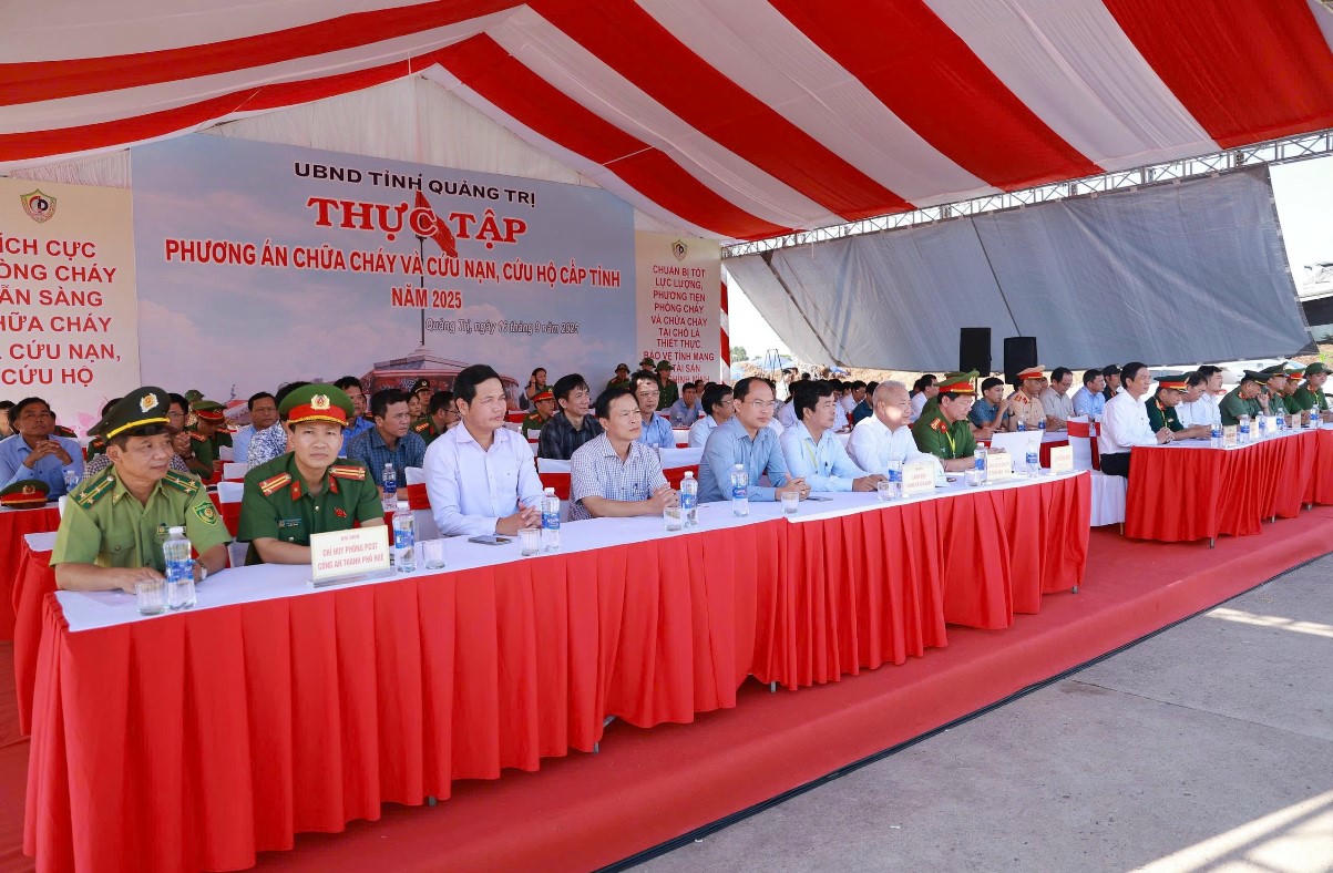 Các đại biểu tham dự buổi thực tập.