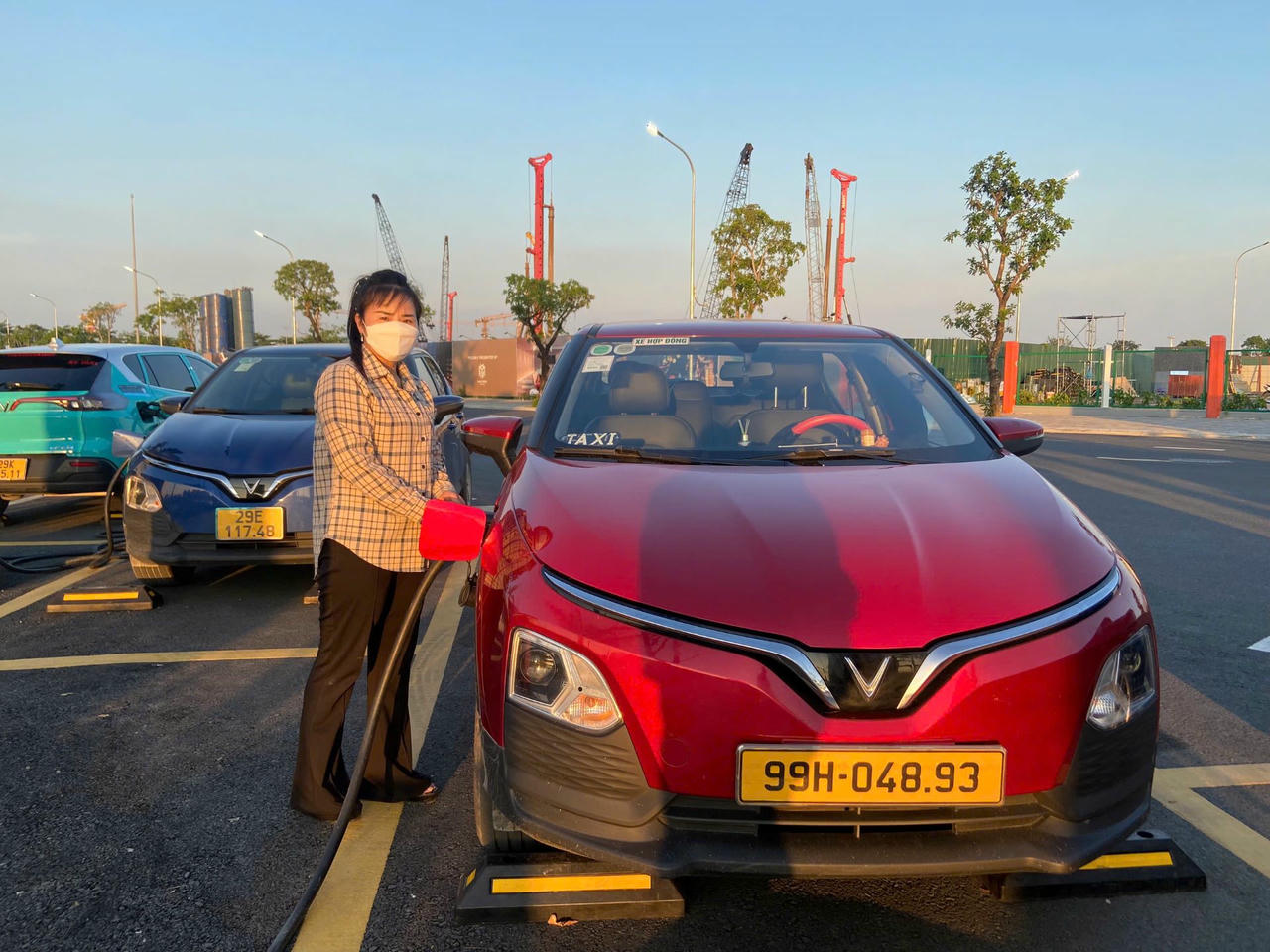 Có gì bên trong trạm sạc V-Green lớn nhất cả nước?