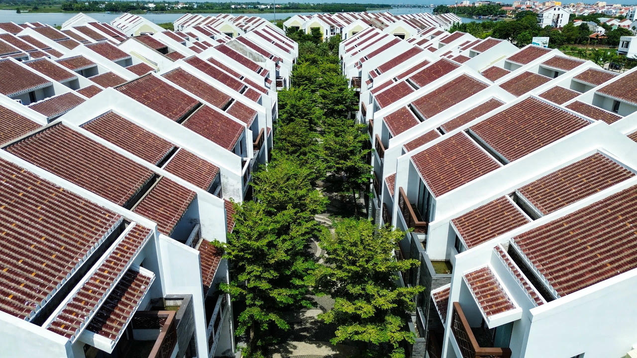 Cận cảnh loạt biệt thự nằm sát phố cổ Hội An bị ngân hàng siết nợ, bán đấu giá