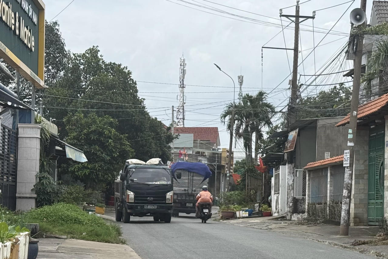 Công an tỉnh Đồng Nai phản hồi sự việc xe tải đi vào hẻm dân sinh 
né trạm thu phí: Sẽ phối hợp Sở Xây dựng rà soát, hoàn thiện các biển báo giới hạn phương tiện 

