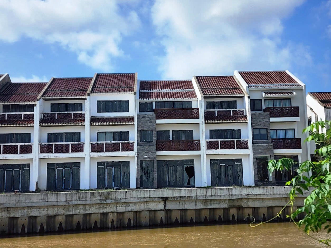 Cận cảnh loạt biệt thự nằm sát phố cổ Hội An bị ngân hàng siết nợ, bán đấu giá