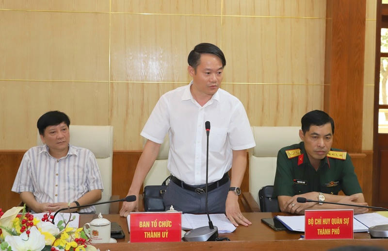 Phó Trưởng Ban Tổ chức Thành ủy Đỗ Văn Điệp phát biểu tại cuộc họp.