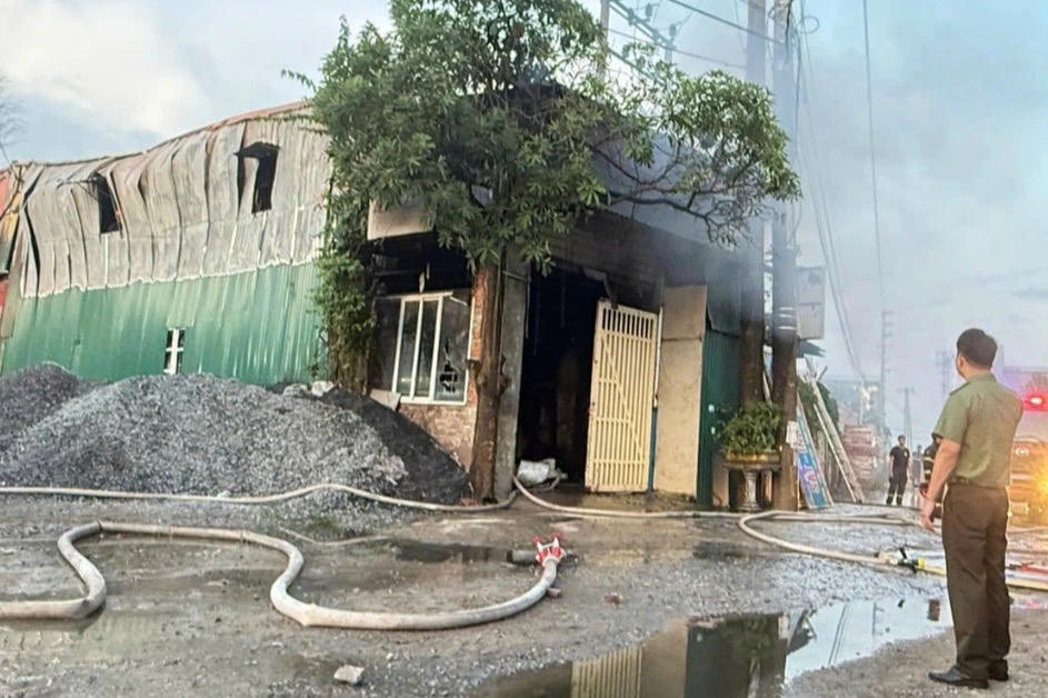 Hà Nội xảy ra 2 vụ cháy nhà khiến 4 người tử vong, 3 người thoát nạn Hà Nội xảy ra 2 vụ cháy nhà khiến 4 người tử vong, 3 người thoát nạn