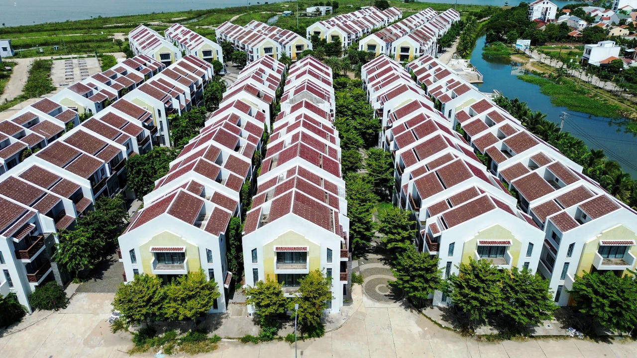 Cận cảnh loạt biệt thự nằm sát phố cổ Hội An bị ngân hàng siết nợ, bán đấu giá