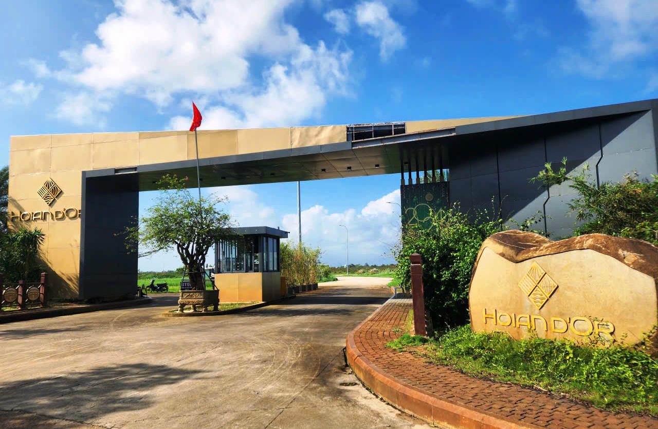 Cận cảnh loạt biệt thự nằm sát phố cổ Hội An bị ngân hàng siết nợ, bán đấu giá