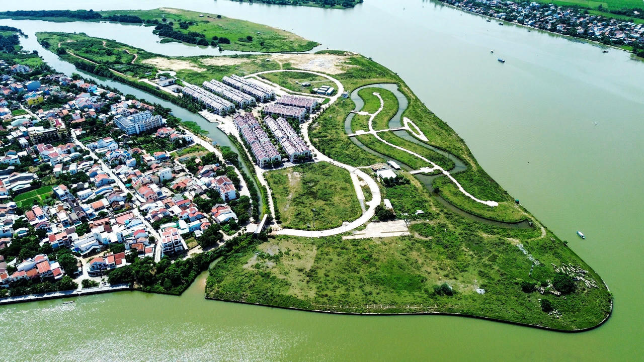 Cận cảnh loạt biệt thự nằm sát phố cổ Hội An bị ngân hàng siết nợ, bán đấu giá