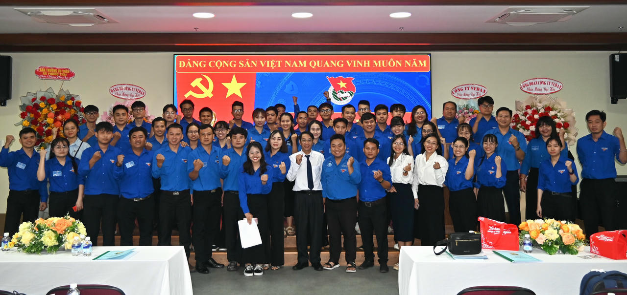 Các đại biểu chụp ảnh lưu niệm tại đại hội.