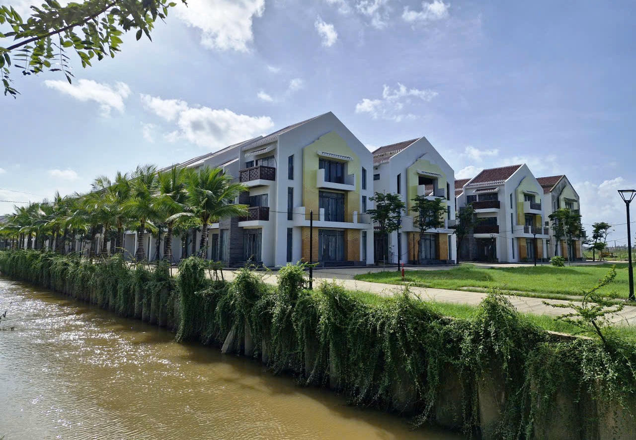 Cận cảnh loạt biệt thự nằm sát phố cổ Hội An bị ngân hàng siết nợ, bán đấu giá