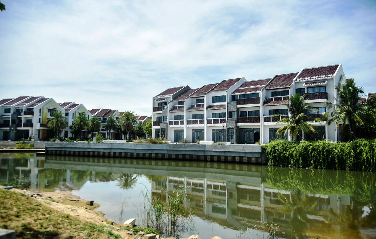 Cận cảnh loạt biệt thự nằm sát phố cổ Hội An bị ngân hàng siết nợ, bán đấu giá