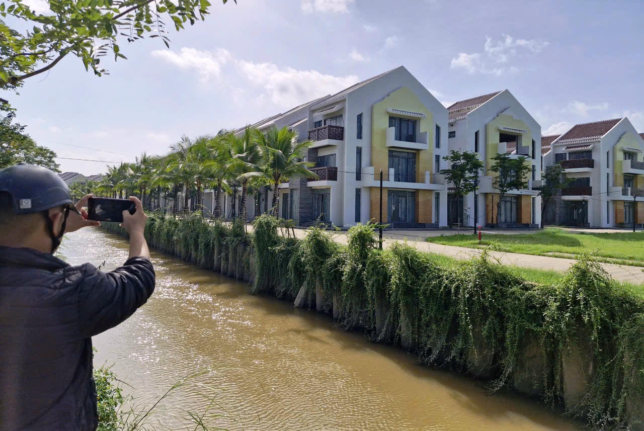 Cận cảnh loạt biệt thự nằm sát phố cổ Hội An bị ngân hàng siết nợ, bán đấu giá