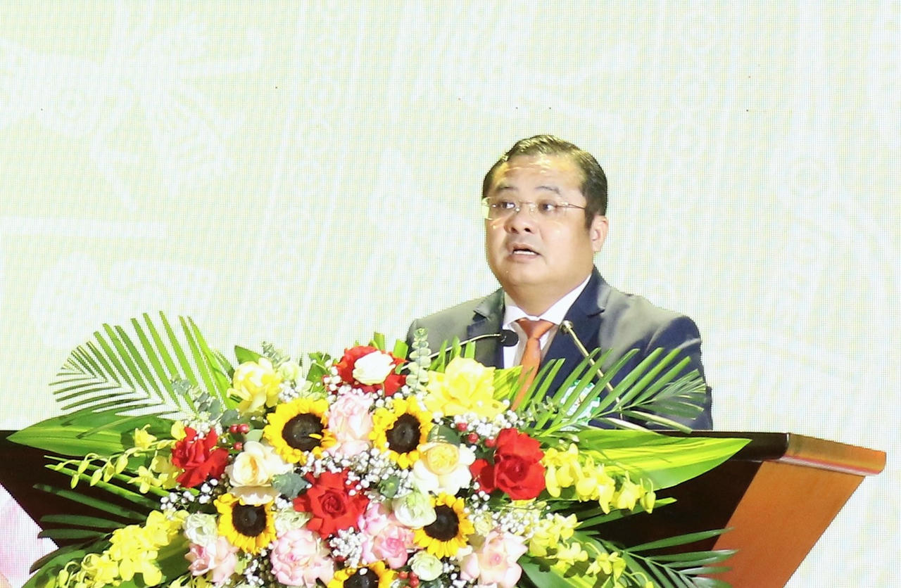 Ông Phùng Quang Hiệp, Bí thư Đảng ủy, Chủ tịch HĐTV Tập đoàn Hóa chất Việt Nam phát biểu tại lễ.