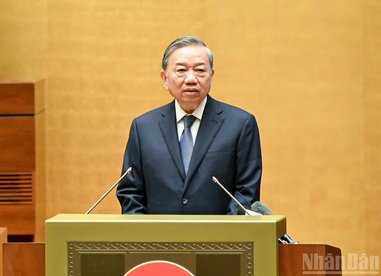 Tổng Bí thư yêu cầu mỗi cơ quan, tổ chức, cá nhân có trách nhiệm biến nội dung các Nghị quyết thành công việc hằng ngày, thành chương trình hành động cụ thể. Ảnh: nhandan.vn