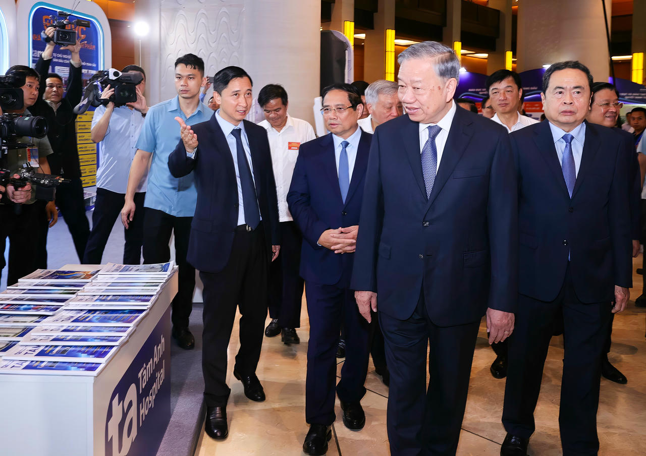 Bệnh viện Tâm Anh giới thiệu dàn “siêu Robot AI” tại tòa nhà Quốc hội
