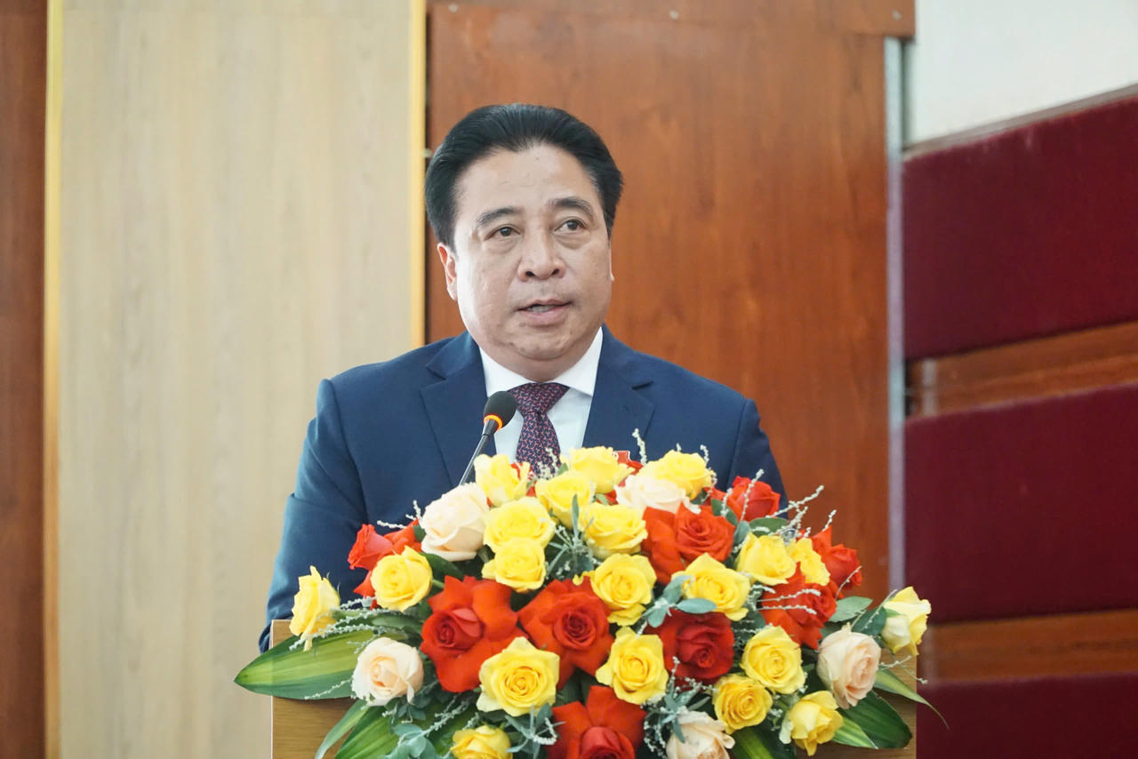 Ông Nguyễn Khắc Toàn, tân Chủ tịch UBND tỉnh Khánh Hòa phát biểu tại buổi lễ.