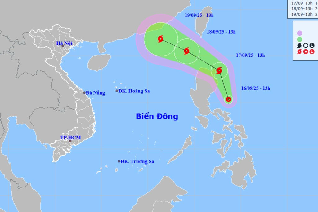 Dự báo áp thấp nhiệt đới gần biển Đông có khả năng mạnh lên thành bão