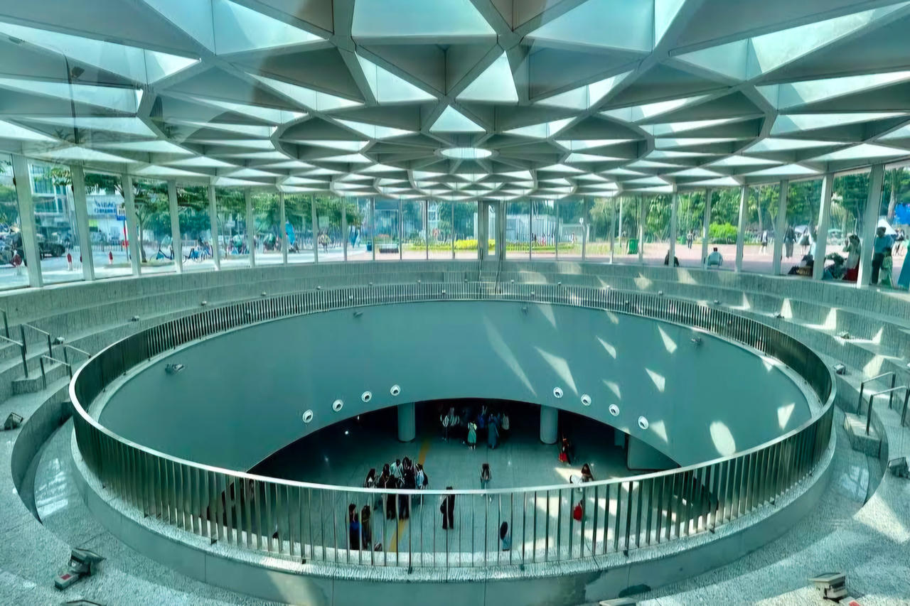 Giếng trời lấy sáng tại Nhà Ga Metro Bến Thành điểm check-in mới của giới trẻ TP.Hồ Chí Minh.