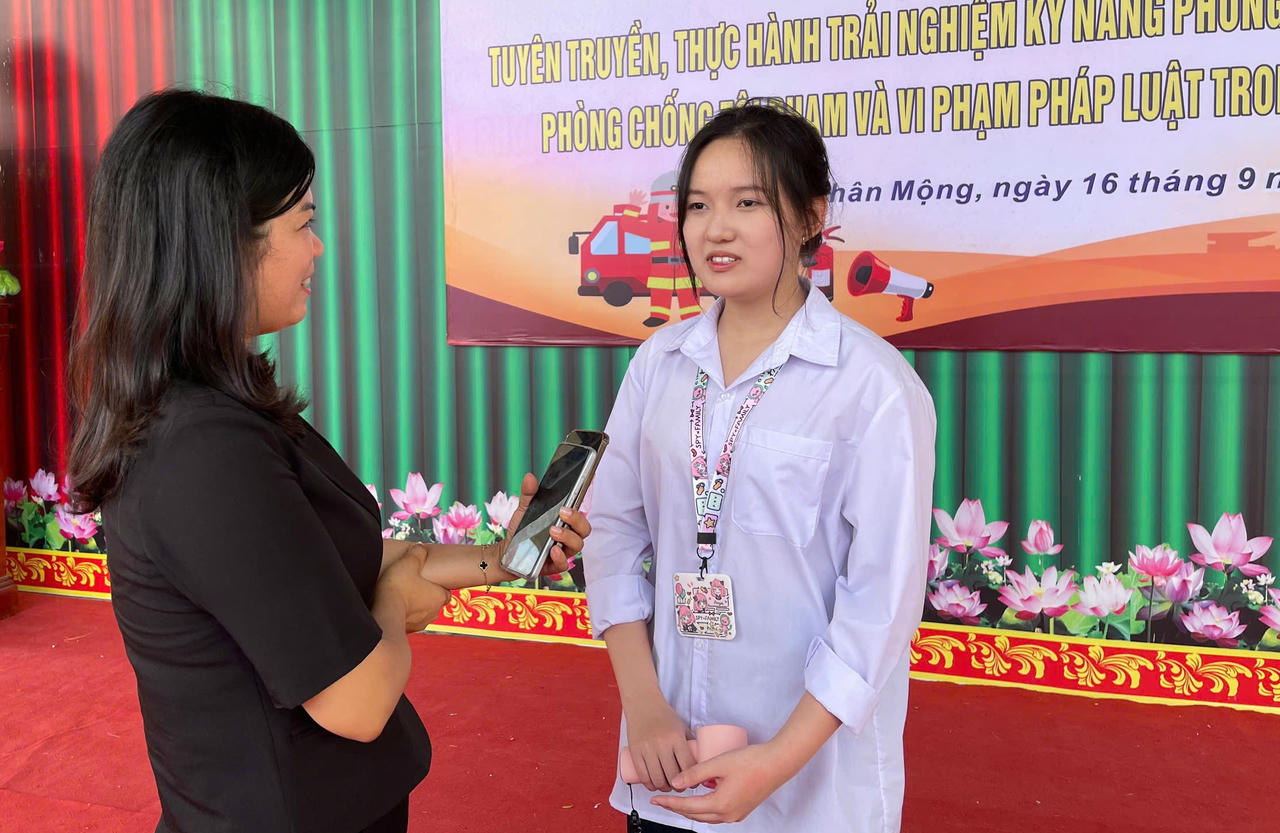 Học sinh Nguyễn Thị Minh Thảo lớp 12 A1 (Ảnh: Hoàng Tùng)