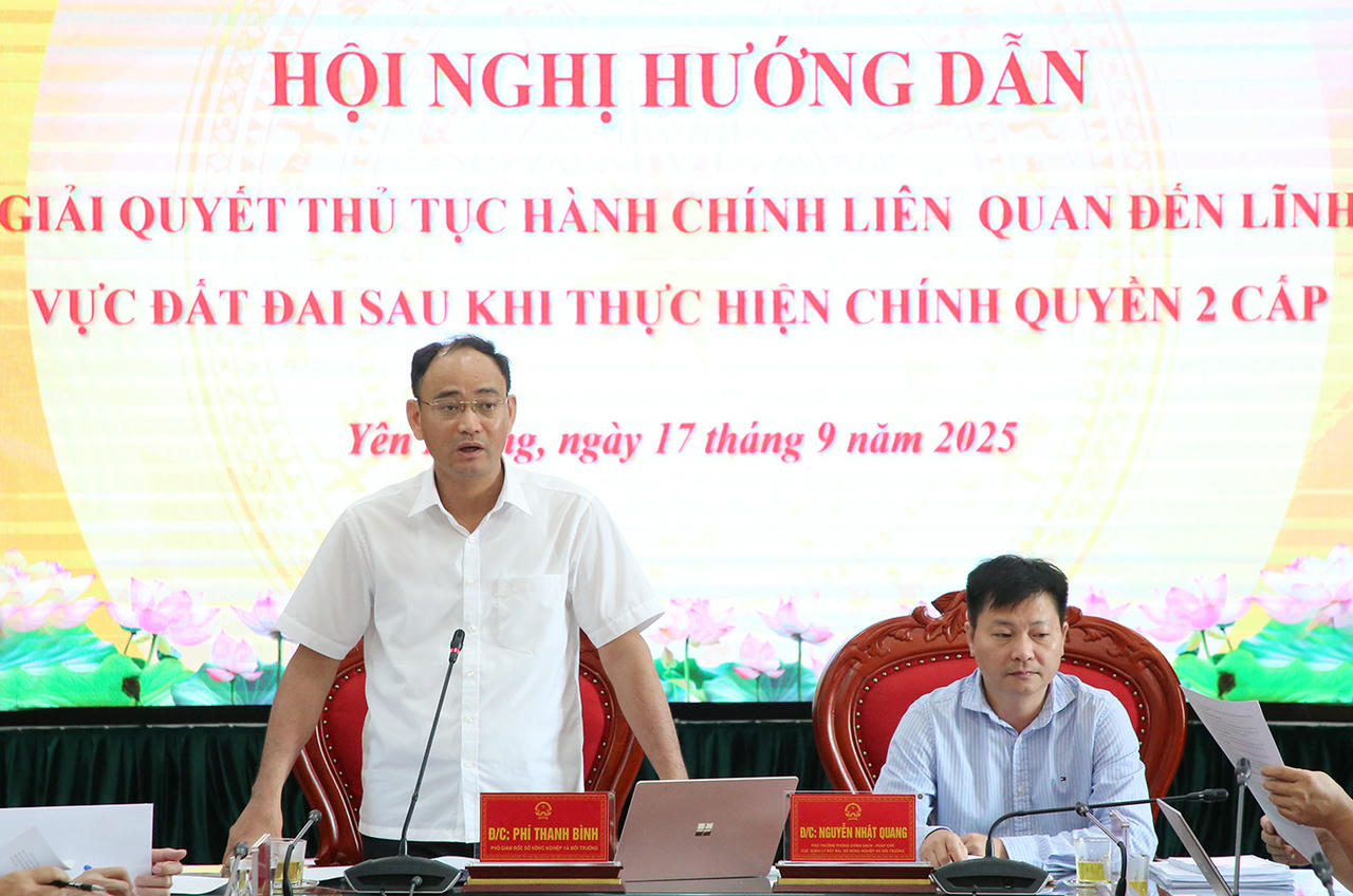 Phó Giám đốc Sở Nông nghiệp và Môi trường Phí Thanh Bình phát biểu tại buổi làm việc.