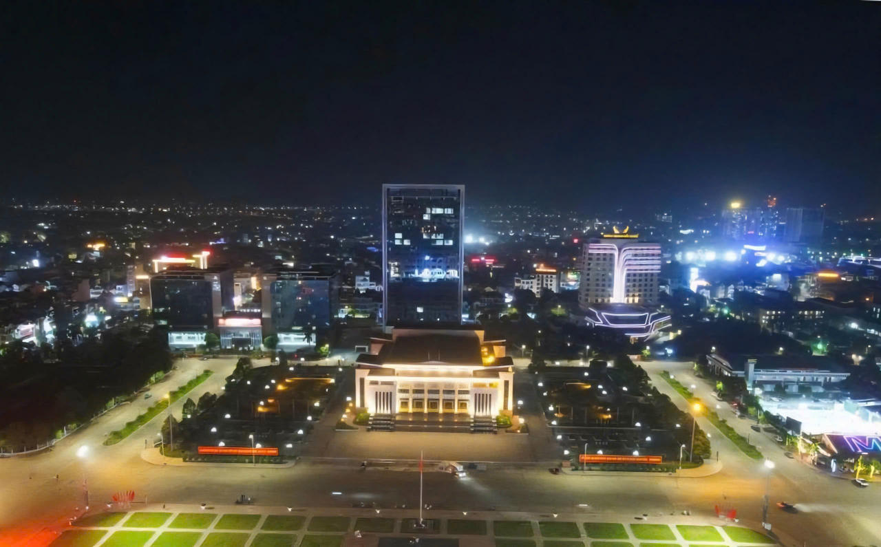 Toàn cảnh Quảng trường 3/2, phường Bắc Giang về đêm. (Ảnh: VOV)